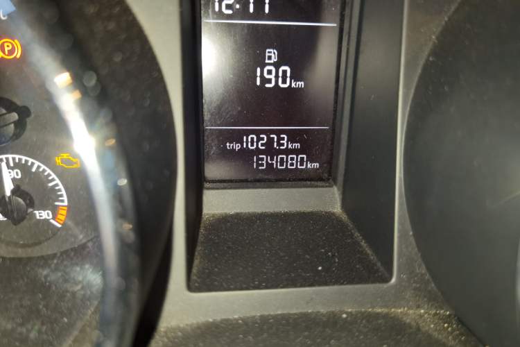 Used Skoda Yeti 2016 1.4TSI Manual Entry-Level Model Odometer Close Up