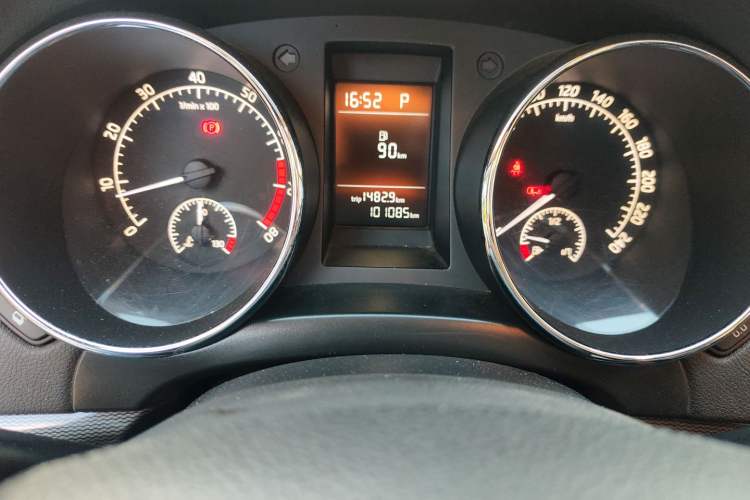 Used Skoda Yeti 2016 1.4TSI DSG Advanced Edition Odometer Close Up