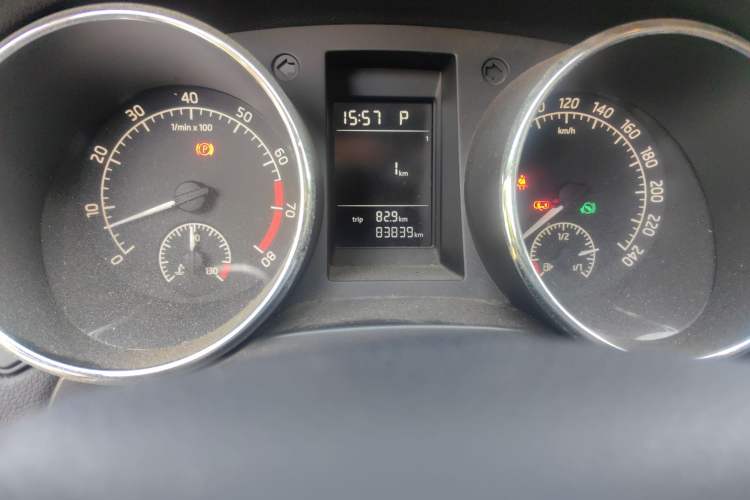 Used Skoda Yeti 2016 1.4TSI DSG Advanced Edition Odometer Close Up