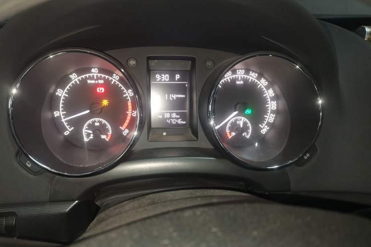 Used Skoda Yeti 2016 1.4TSI DSG Advanced Edition Odometer Close Up