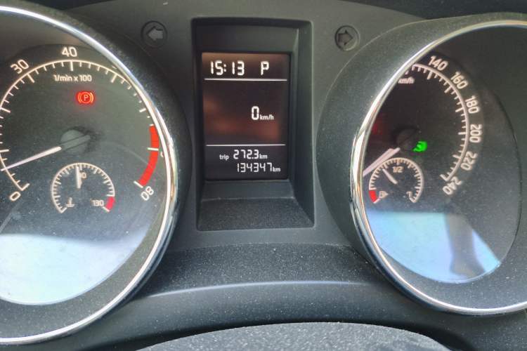 Used Skoda Yeti 2016 1.4TSI DSG Advanced Edition Odometer Close Up
