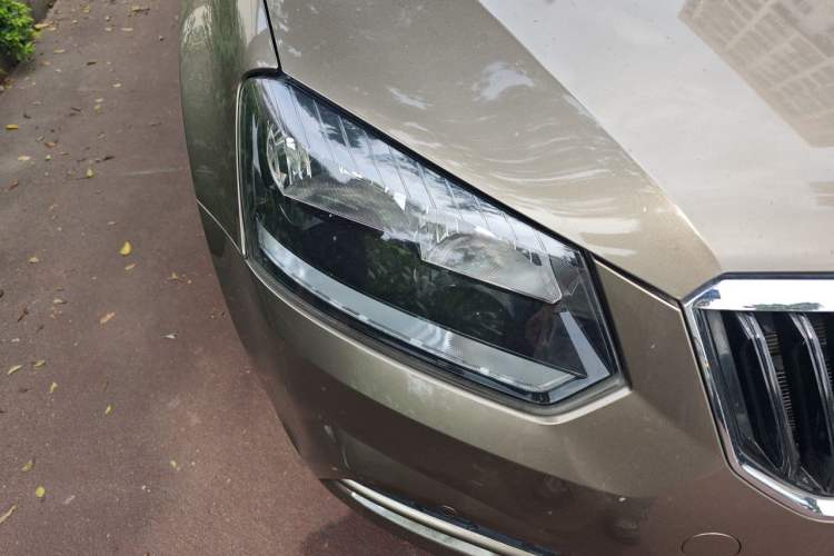 Used Skoda Yeti 2016 1.4TSI DSG Advanced Edition Right Front Headlight