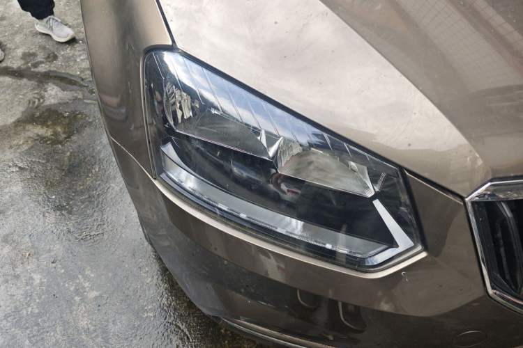 Used Skoda Yeti 2016 1.4TSI DSG Advanced Edition Right Front Headlight