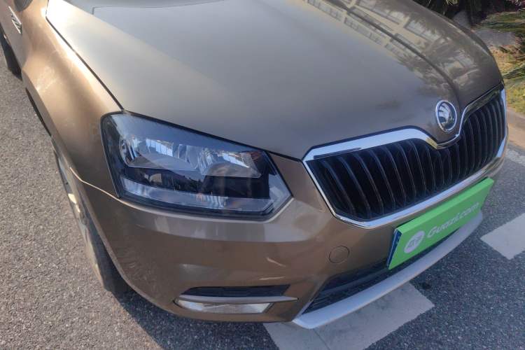 Used Skoda Yeti 2016 1.4TSI DSG Advanced Edition Right Front Headlight