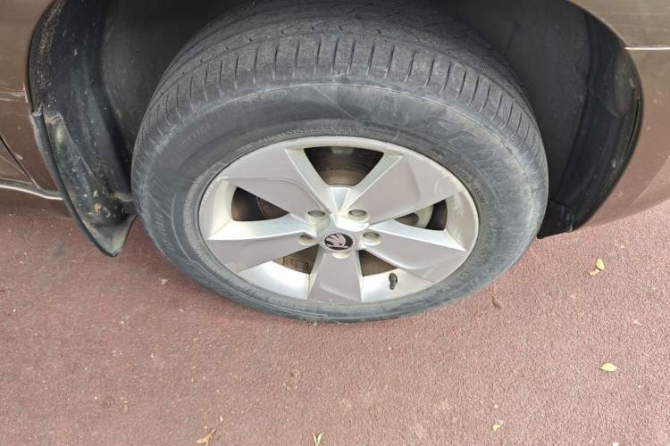 Used Skoda Yeti 2016 1.4TSI DSG Advanced Edition Right Front Wheel Hub