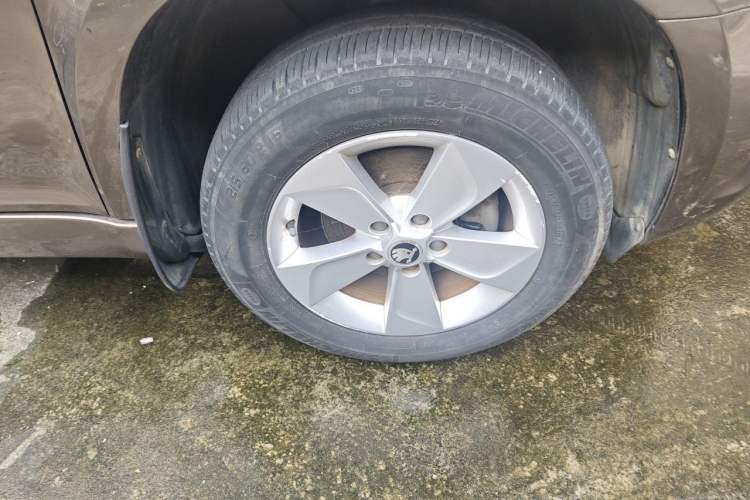 Used Skoda Yeti 2016 1.4TSI DSG Advanced Edition Right Front Wheel Hub