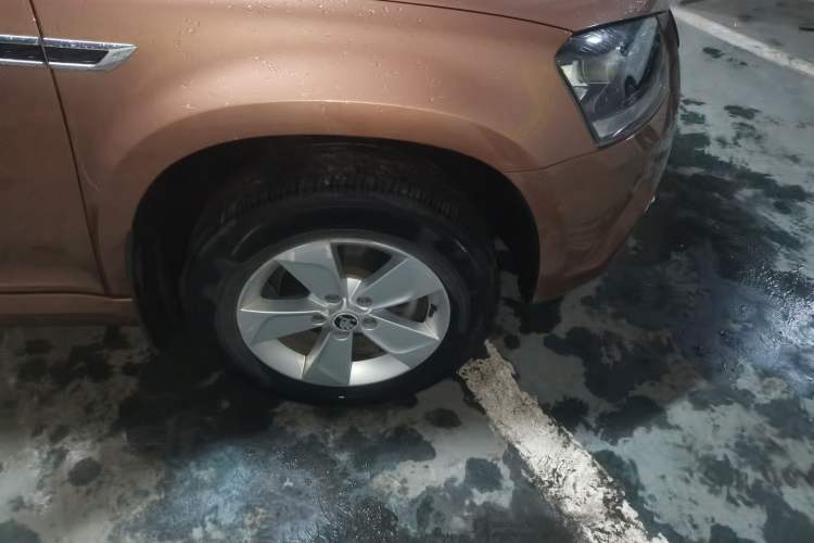 Used Skoda Yeti 2016 1.4TSI DSG Advanced Edition Right Front Wheel Hub