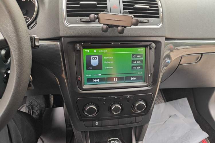 Used Skoda Yeti 2016 1.4TSI DSG Advanced Edition Audio And AC Panel