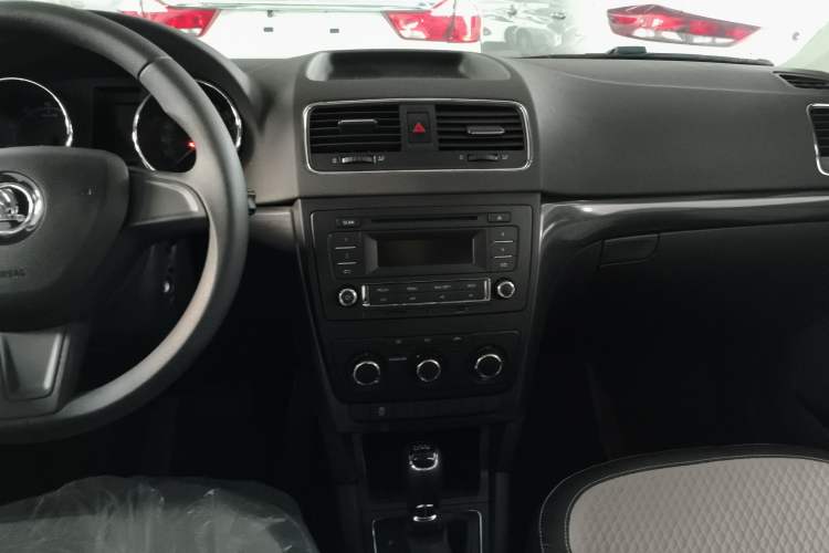 Used Skoda Yeti 2016 1.4TSI DSG Advanced Edition Audio And AC Panel