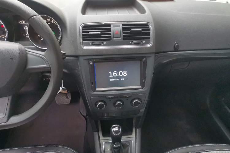 Used Skoda Yeti 2016 1.4TSI DSG Advanced Edition Audio And AC Panel