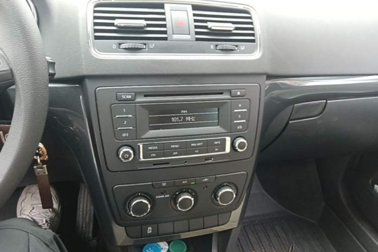 Used Skoda Yeti 2016 1.4TSI DSG Advanced Edition Audio And AC Panel