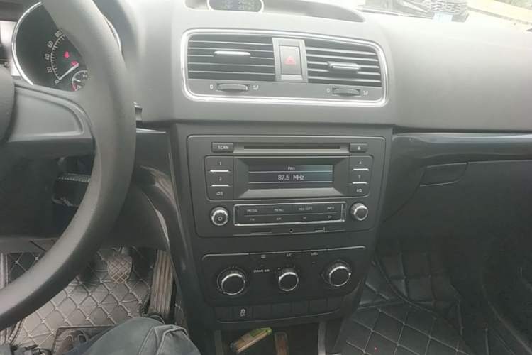 Used Skoda Yeti 2016 1.4TSI Manual Entry-Level Model Audio And AC Panel