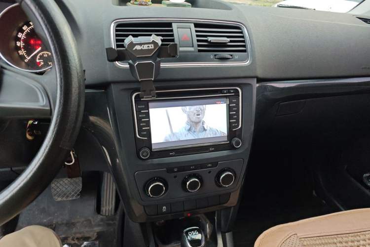 Used Skoda Yeti 2016 1.4TSI DSG Advanced Edition Audio And AC Panel