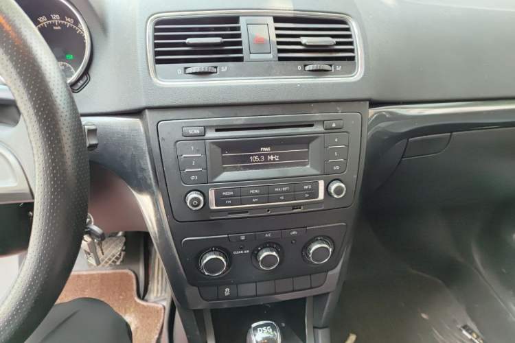 Used Skoda Yeti 2016 1.4TSI DSG Advanced Edition Audio And AC Panel