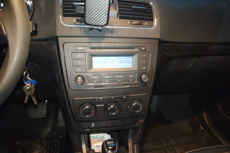 Used Skoda Yeti 2016 1.4TSI DSG Advanced Edition Audio And AC Panel