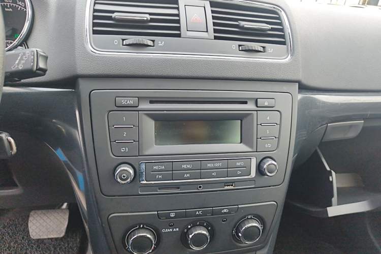 Used Skoda Yeti 2016 1.4TSI DSG Advanced Edition Audio And AC Panel