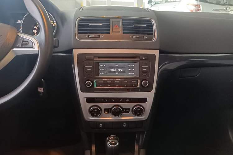Used Skoda Yeti 2016 1.4TSI DSG Style Edition Audio And AC Panel