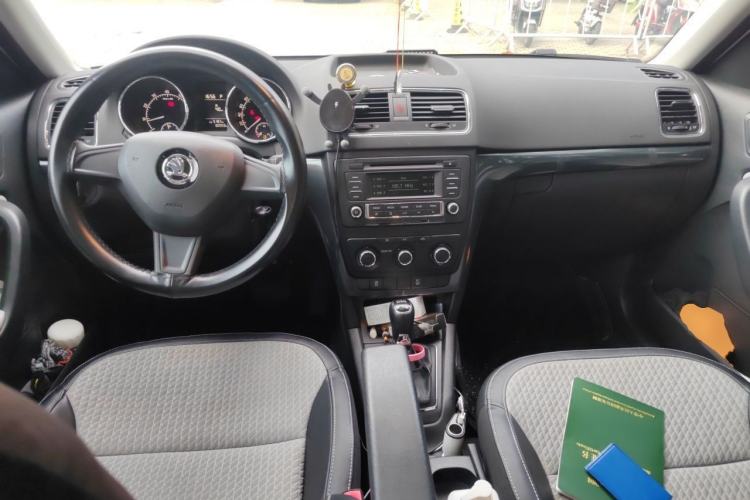 Used Skoda Yeti 2016 1.4TSI DSG Advanced Edition Center Console