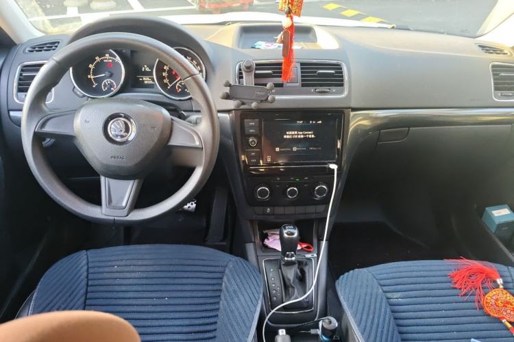 Used Skoda Yeti 2016 1.4TSI DSG Advanced Edition Center Console