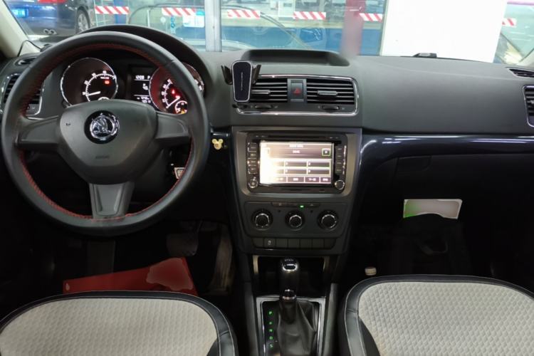 Used Skoda Yeti 2016 1.4TSI DSG Advanced Edition Center Console