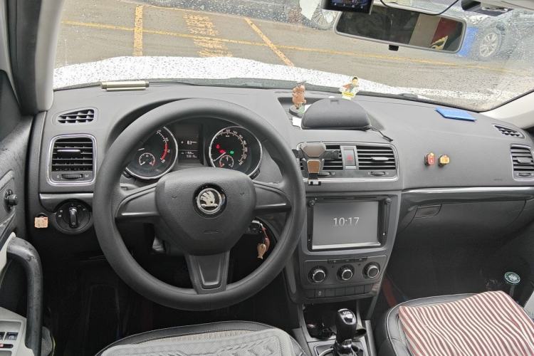 Used Skoda Yeti 2016 1.4TSI DSG Advanced Edition Center Console