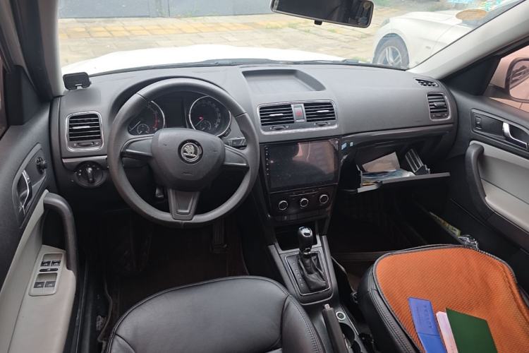 Used Skoda Yeti 2016 1.4TSI DSG Advanced Edition Center Console