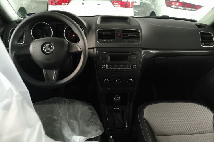 Used Skoda Yeti 2016 1.4TSI DSG Advanced Edition Center Console