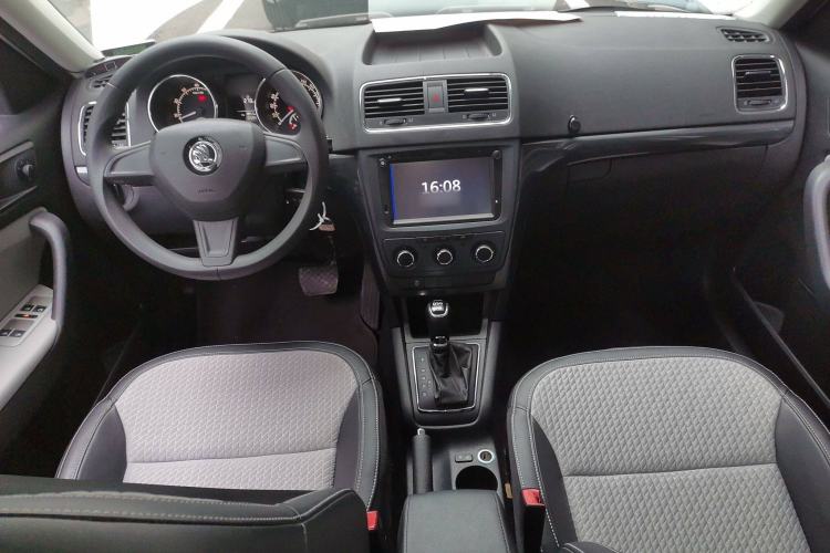 Used Skoda Yeti 2016 1.4TSI DSG Advanced Edition Center Console