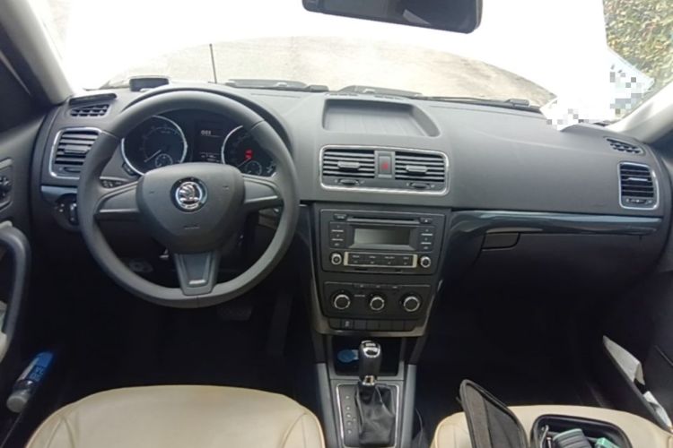 Used Skoda Yeti 2016 1.4TSI DSG Advanced Edition Center Console