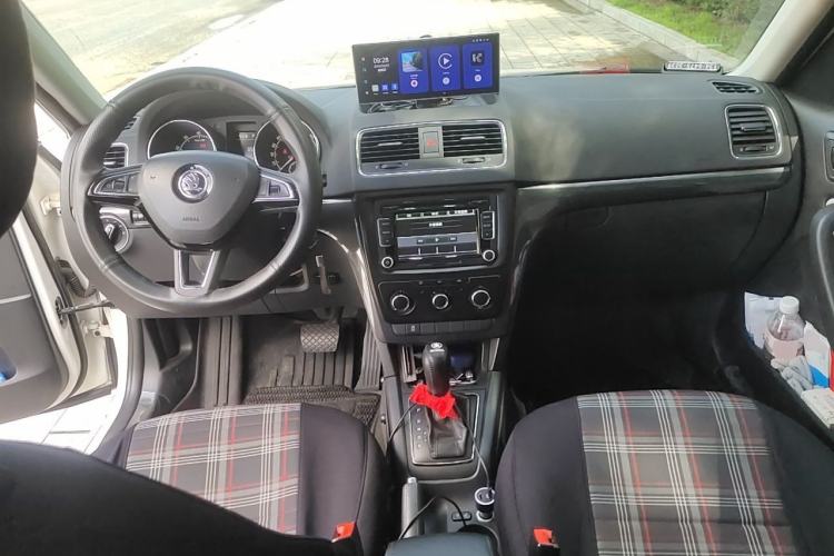 Used Skoda Yeti 2016 1.4TSI DSG Advanced Edition Center Console