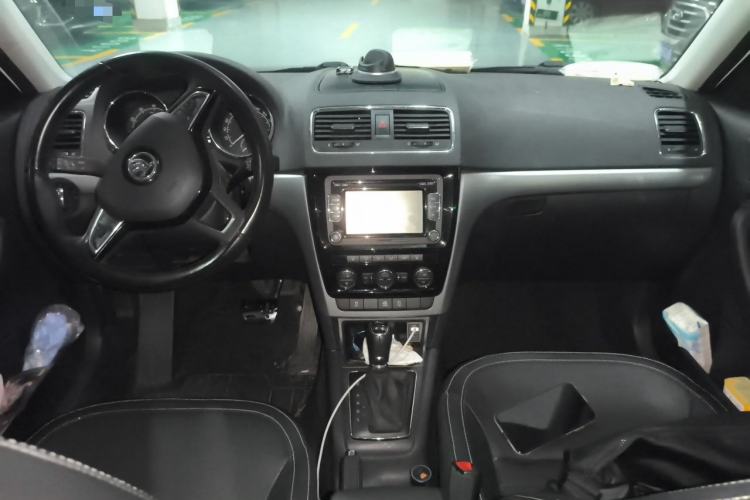 Used Skoda Yeti 2016 1.8TSI DSG Prestige Edition Center Console