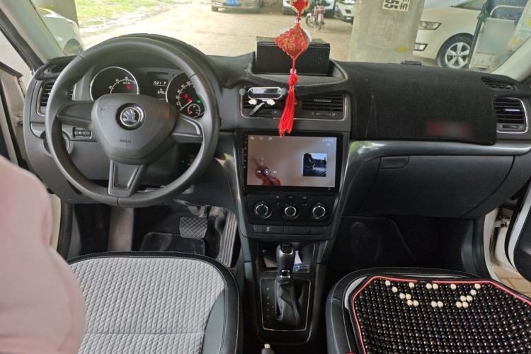 Used Skoda Yeti 2016 1.4TSI DSG Advanced Edition Center Console