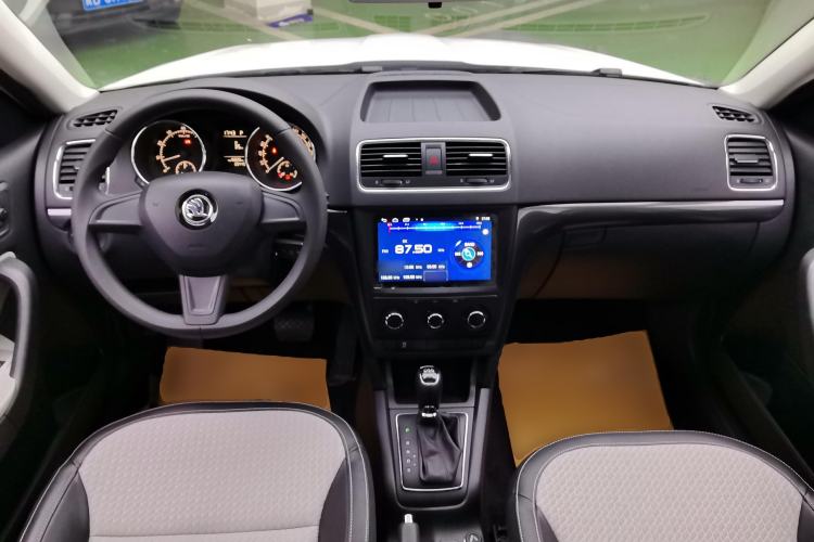 Used Skoda Yeti 2016 1.4TSI DSG Advanced Edition Center Console