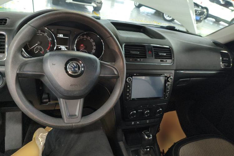 Used Skoda Yeti 2016 1.4TSI DSG Advanced Edition Center Console