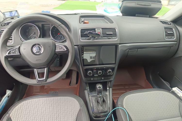 Used Skoda Yeti 2016 1.4TSI DSG Advanced Edition Center Console