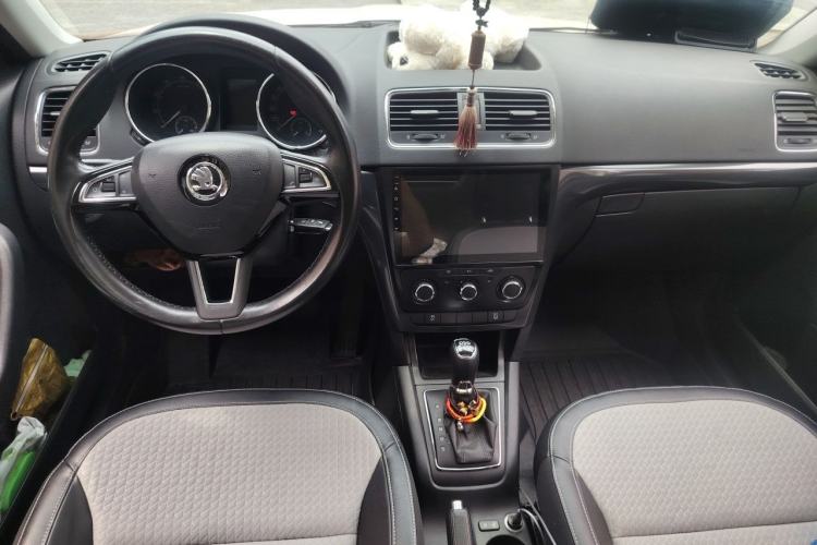 Used Skoda Yeti 2016 1.4TSI DSG Advanced Edition Center Console