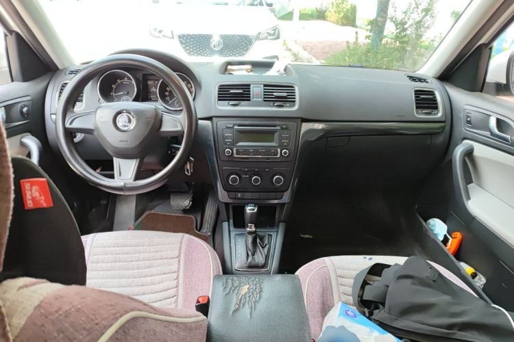 Used Skoda Yeti 2016 1.4TSI DSG Advanced Edition Center Console