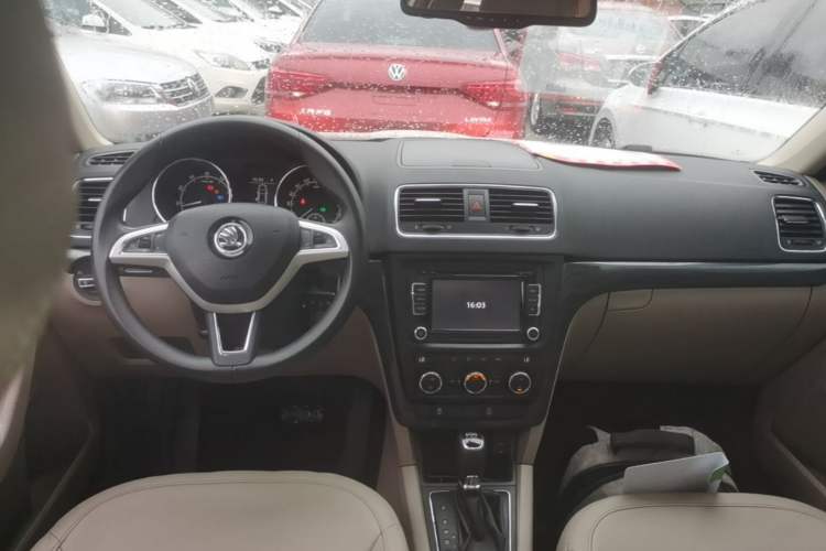 Used Skoda Yeti 2016 1.4TSI DSG Style Edition Center Console