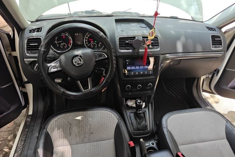 Used Skoda Yeti 2016 1.4TSI DSG Advanced Edition Center Console