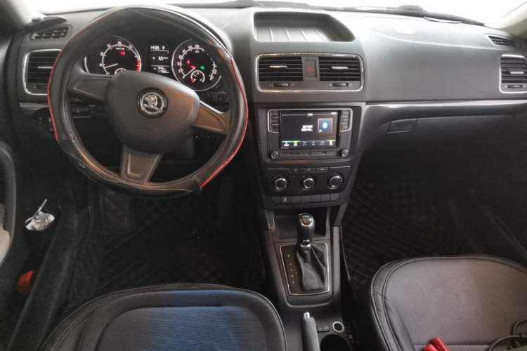 Used Skoda Yeti 2016 1.4TSI DSG Advanced Edition Center Console