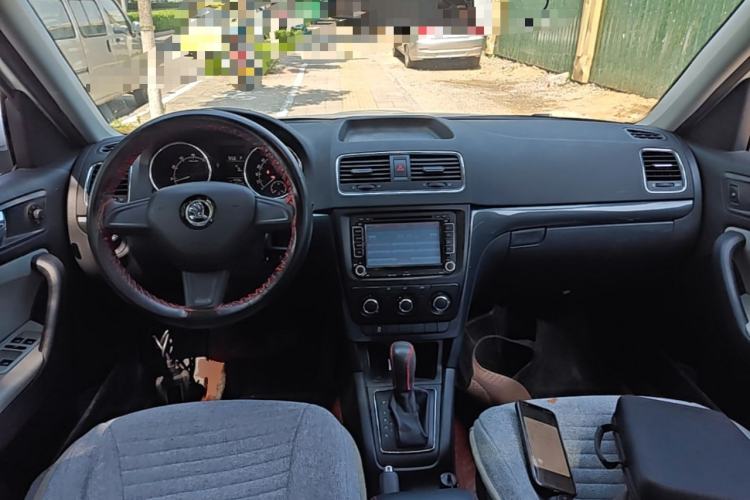 Used Skoda Yeti 2016 1.4TSI DSG Advanced Edition Center Console