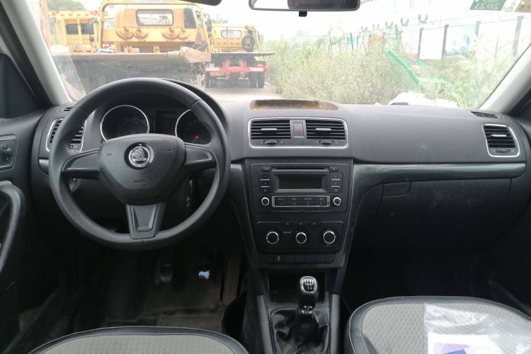 Used Skoda Yeti 2016 1.4TSI Manual Entry-Level Model Center Console