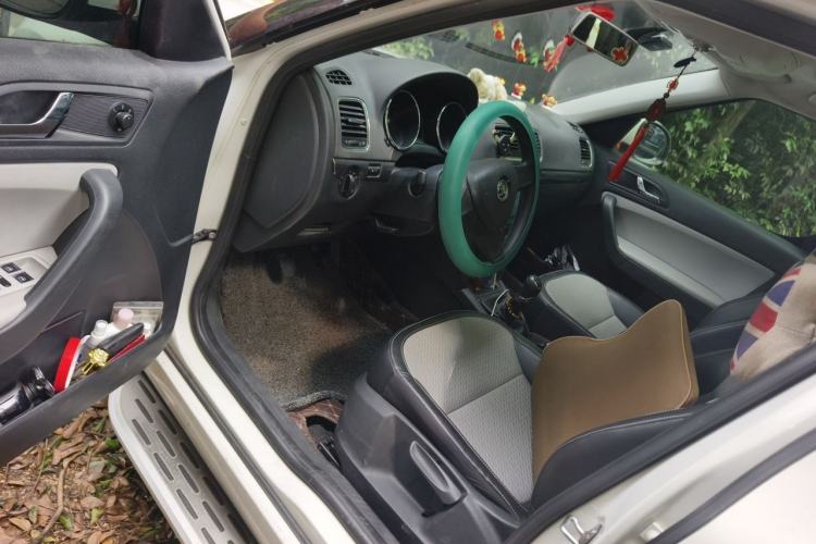 Used Skoda Yeti 2016 1.6L Manual Front-Wheel-Drive Version Driver Seat