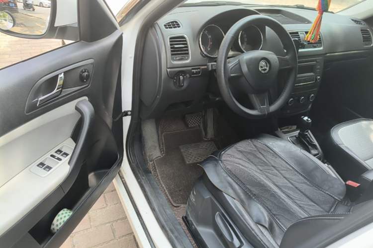 Used Skoda Yeti 2016 1.4TSI DSG Advanced Edition Driver Seat