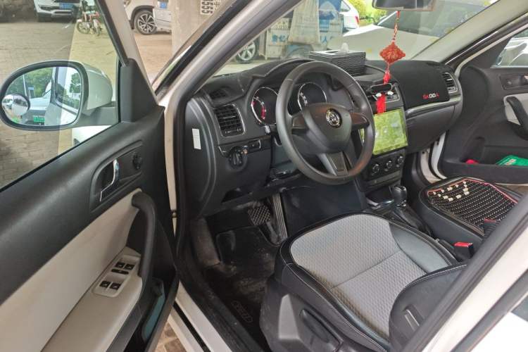Used Skoda Yeti 2016 1.4TSI DSG Advanced Edition Driver Seat