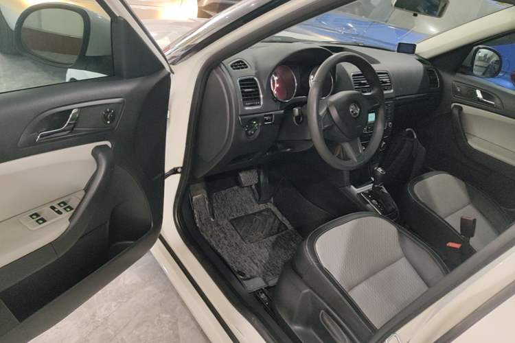 Used Skoda Yeti 2016 1.4TSI DSG Advanced Edition Driver Seat