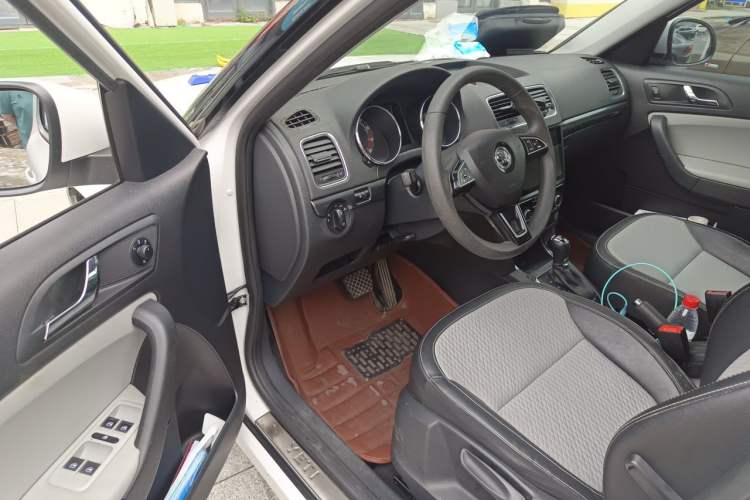 Used Skoda Yeti 2016 1.4TSI DSG Advanced Edition Driver Seat