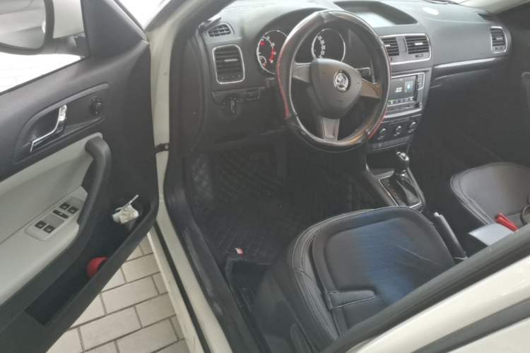 Used Skoda Yeti 2016 1.4TSI DSG Advanced Edition Driver Seat