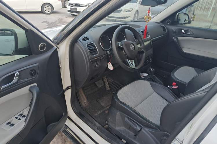 Used Skoda Yeti 2016 1.4TSI DSG Advanced Edition Driver Seat
