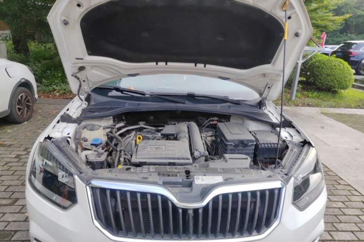 Used Skoda Yeti 2016 1.4TSI DSG Advanced Edition Engine Bay